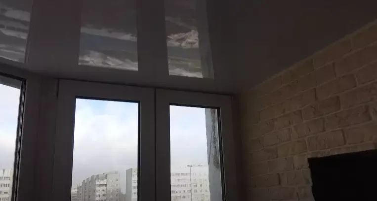 Зеркальный натяжной потолок на лоджию — Новочеркасск, Московская улица, 15, фото 1